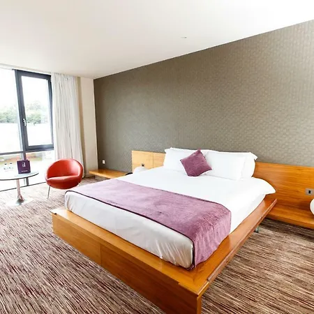 D 4* Ντρογκέδα